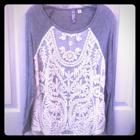 Alya Tops - Franchesca’s long sleeve shirt